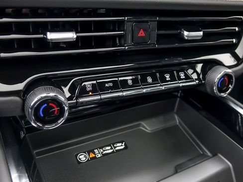 New 2026 Chevrolet Suburban Premier image 32