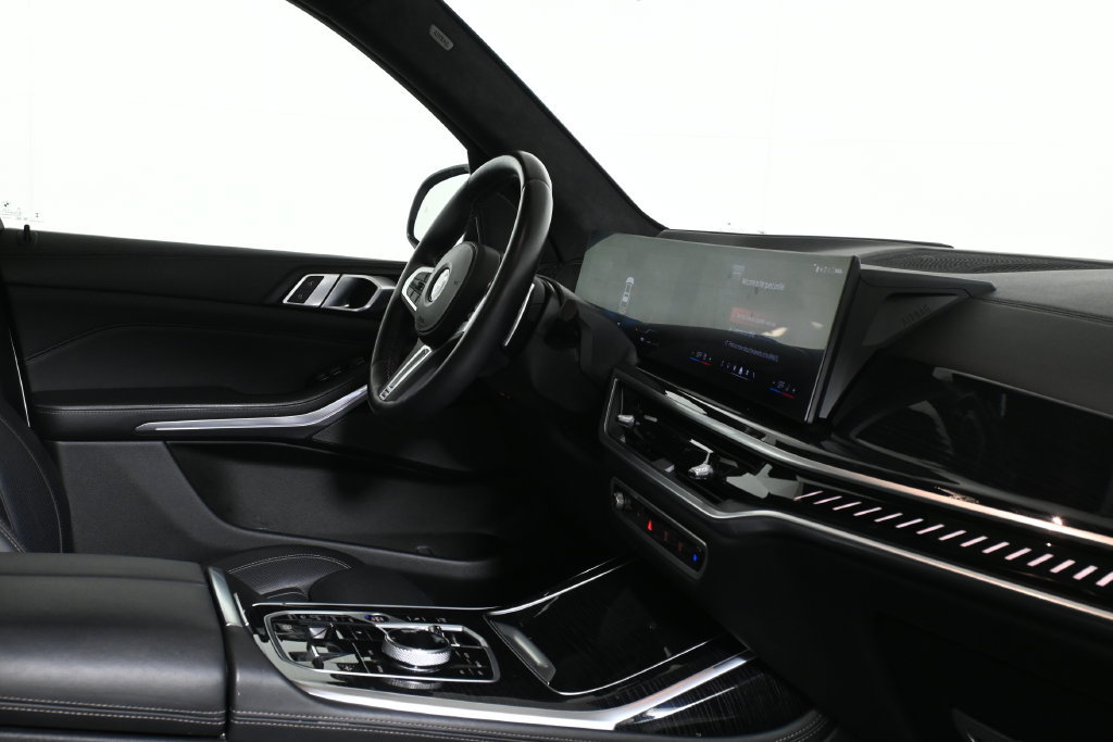 Certified 2024 BMW X7 M60i w/ Executive Package AWD/4WD image 28