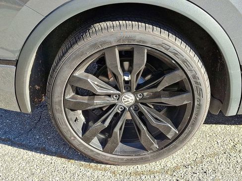Used 2021 Volkswagen Tiguan SE R-Line image 10
