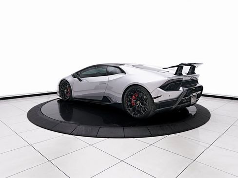 Used 2018 Lamborghini Huracan Performante image 14