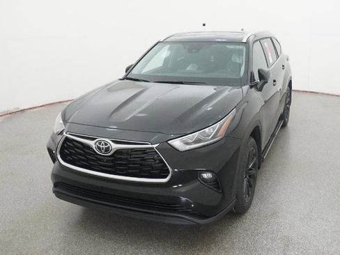 New 2025 Toyota Highlander Limited image 3