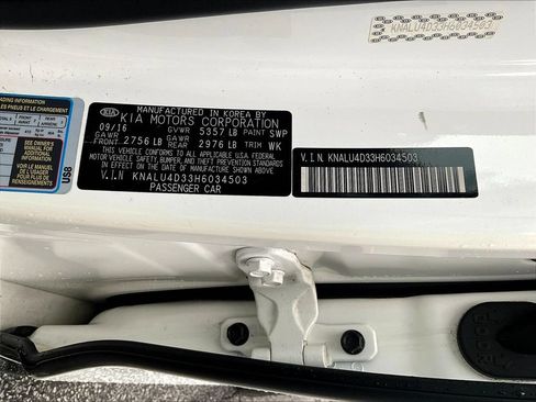 Used 2017 Kia K900 Luxury w/ VIP Package RWD image 15