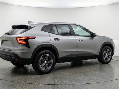 Used 2025 Chevrolet Blazer LT image 9