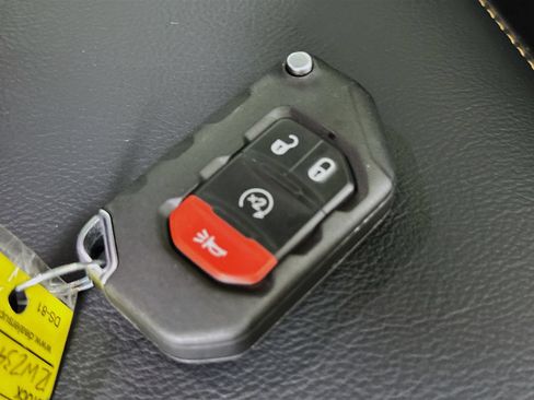 Used 2024 Jeep Wrangler Unlimited Sahara w/ Technology Group AWD/4WD image 46