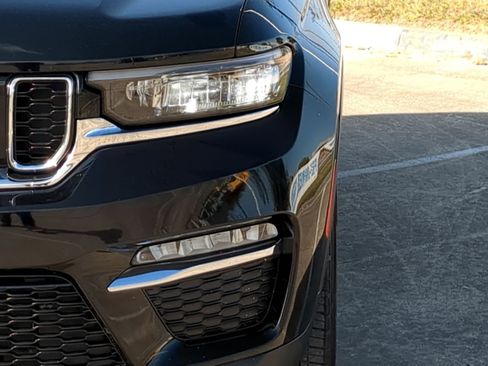 Used 2024 Jeep Grand Cherokee Limited image 10