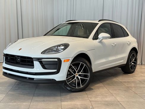Used 2025 Porsche Macan image 1