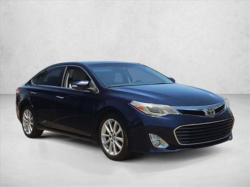 Used 2013 Toyota Avalon Limited w/ Technology Pkg FWD image 3