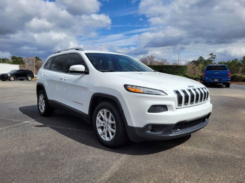 Used 2018 Jeep Cherokee Latitude image 8