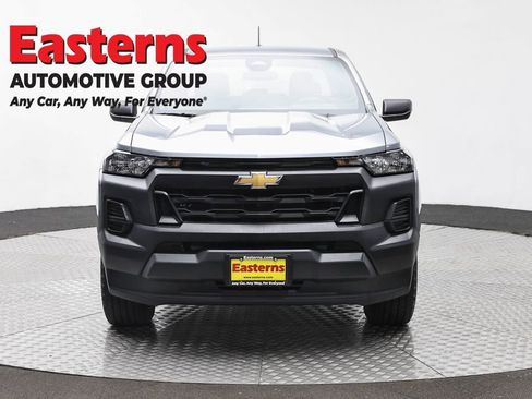 Used 2024 Chevrolet Colorado W/T RWD image 2