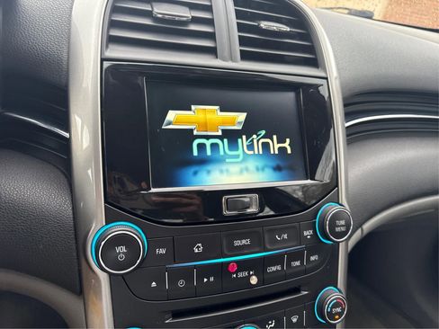 Used 2015 Chevrolet Malibu LT image 16