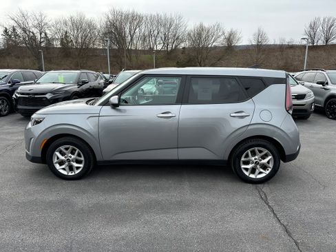 Used 2023 Kia Soul LX w/ LX Technology Package image 8