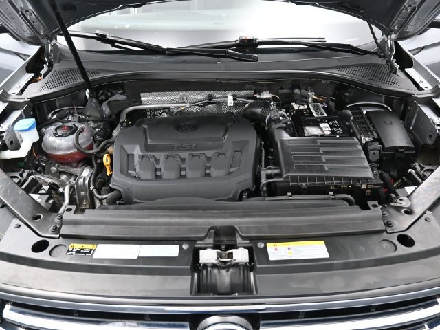 Used 2022 Volkswagen Tiguan SE w/ Panoramic Sunroof Package AWD/4WD image 38