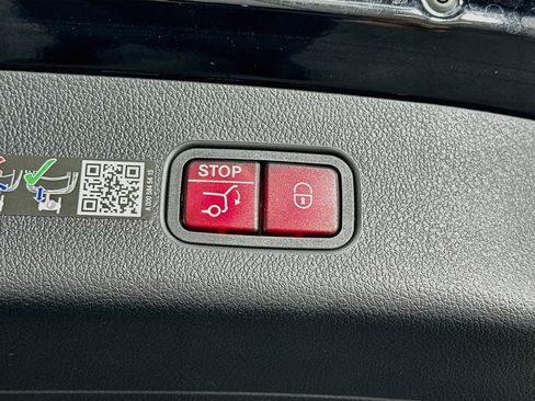 Used 2026 Mercedes-Benz GLC 300 4MATIC image 32