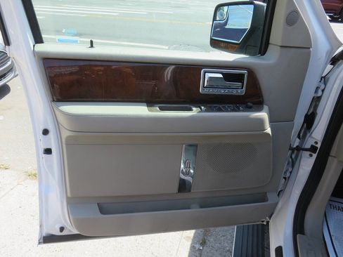 Used 2013 Lincoln Navigator L 4WD w/ HD Trailer Tow Pkg image 28