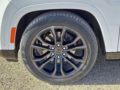 Used 2023 Jeep Grand Wagoneer Series III w/ Rear Seat Video Group 1 image 11