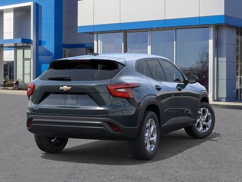 New 2026 Chevrolet Trax LS w/ LS Convenience Package FWD image 4