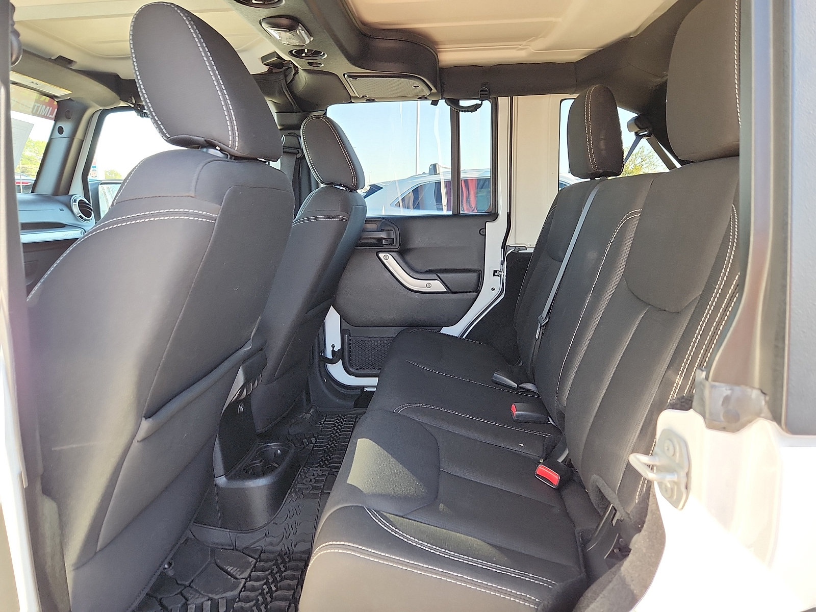 Used 2017 Jeep Wrangler Unlimited Rubicon AWD/4WD image 11