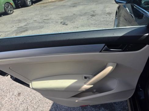 Used 2012 Volkswagen Passat 3.6 SE image 18