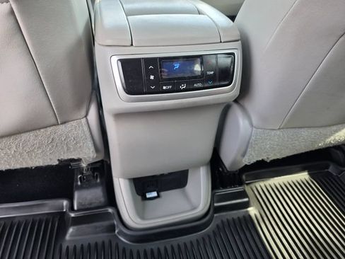 Used 2018 Toyota Highlander Limited AWD/4WD image 36