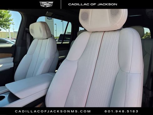 New 2026 Cadillac Vistiq Luxury w/ LPO, Floor Liner Package AWD/4WD image 14