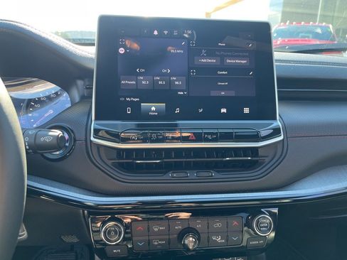 Used 2024 Jeep Compass Trailhawk image 9