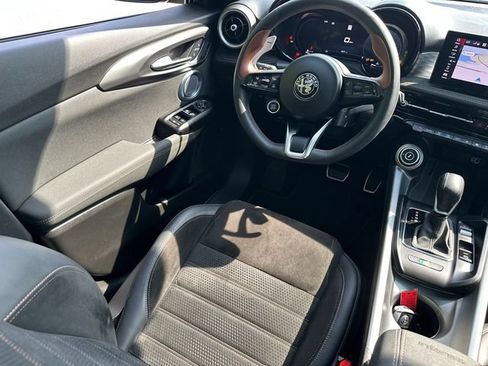 Used 2025 Alfa Romeo Tonale AWD/4WD image 21