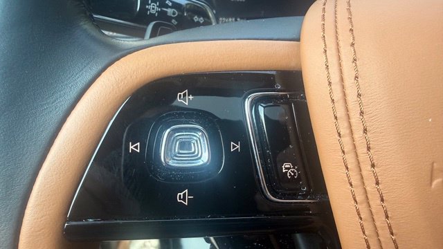 Used 2022 Lincoln Aviator Black Label AWD/4WD image 13