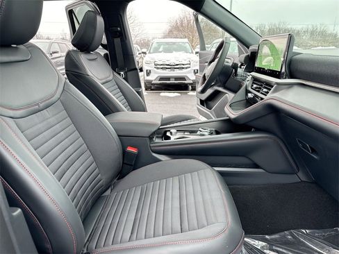 New 2026 Ford Explorer ST-Line w/ ST-Line Street Pack image 23