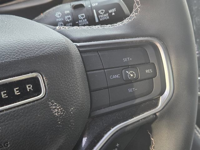 Used 2024 Jeep Wagoneer 4WD image 4