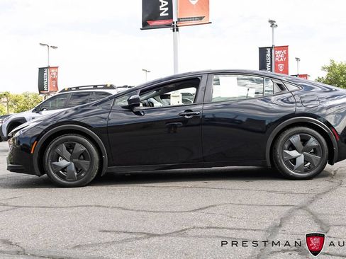Used 2024 Toyota Prius LE FWD image 11