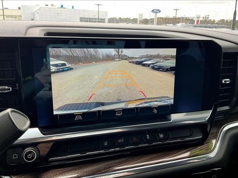 Used 2024 Chevrolet Silverado 2500 LT w/ Convenience Package image 18