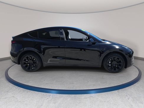 Used 2022 Tesla Model Y Long Range AWD/4WD image 5