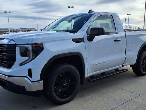 Used 2024 GMC Sierra 1500 Pro w/ Convenience Package image 4