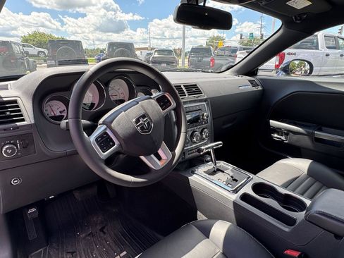 Used 2012 Dodge Challenger R/T RWD image 17