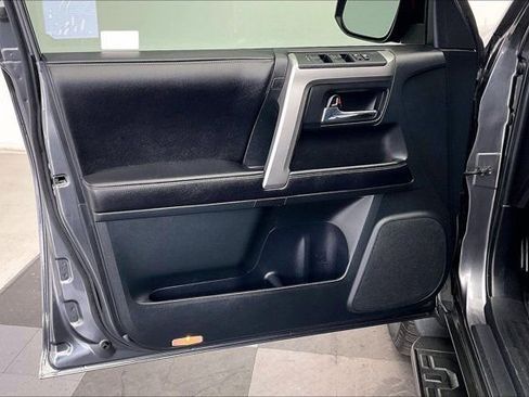 Used 2016 Toyota 4Runner SR5 AWD/4WD image 26