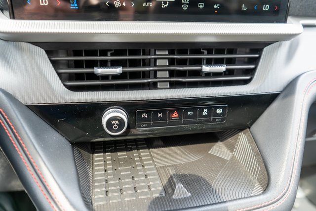 Certified 2025 Ford Explorer ST AWD/4WD image 33