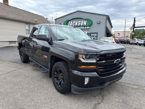Used 2017 Chevrolet Silverado 1500 LT w/ Midnight Edition AWD/4WD image 7