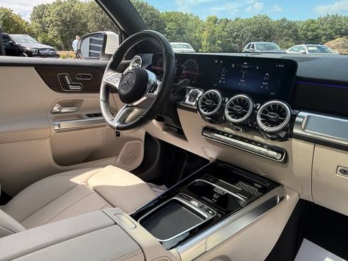 Used 2026 Mercedes-Benz GLB 250 4MATIC image 17