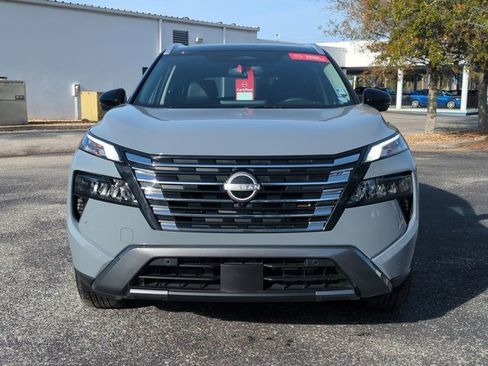 Certified 2025 Nissan Rogue SL w/ Tech Package FWD image 9