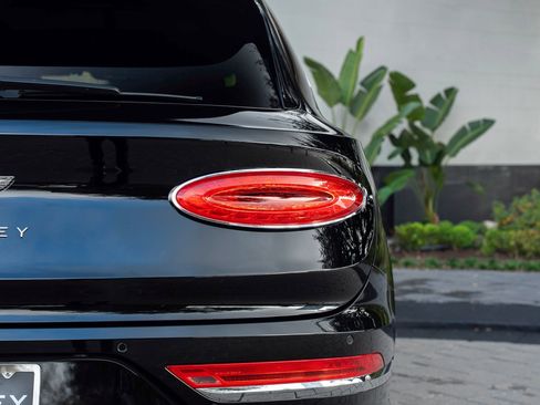 Used 2023 Bentley Bentayga Extended Wheelbase image 50