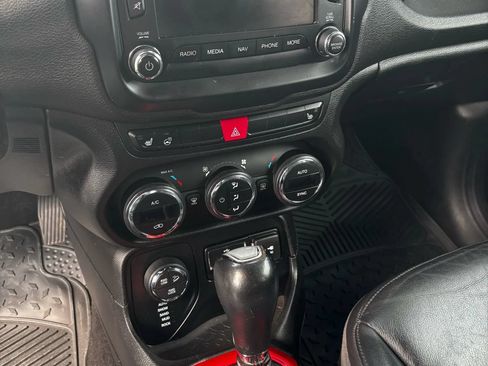 Used 2015 Jeep Renegade Trailhawk w/ Premium Group AWD/4WD image 12