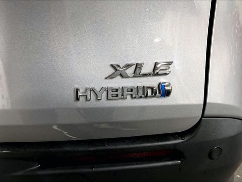 Used 2024 Toyota Sienna XLE FWD image 10