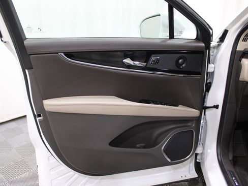 Used 2023 Lincoln Nautilus Reserve w/ Equipment Group 201A image 6