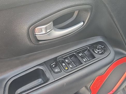 Used 2023 Jeep Renegade Trailhawk AWD/4WD image 12