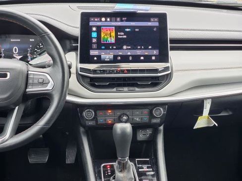 Used 2022 Jeep Compass Limited image 23