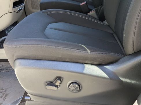 Used 2023 Chrysler Voyager LX FWD image 13