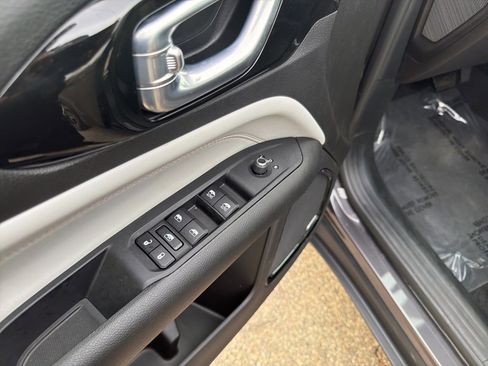 Certified 2024 Jeep Compass Limited w/ Sun and Sound Group image 3