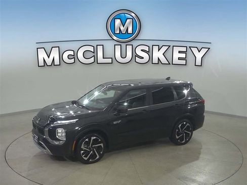 Used 2023 Mitsubishi Outlander SE image 1