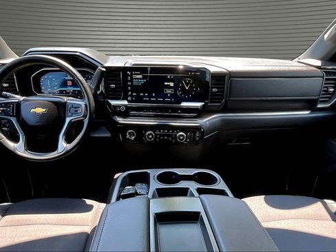 Used 2023 Chevrolet Silverado 1500 LT AWD/4WD image 8