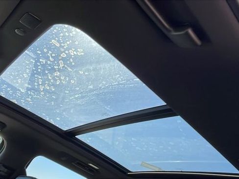 Used 2024 Chevrolet Suburban High Country w/ Advanced Technology Package image 33